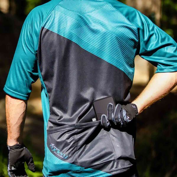 Fietser met Black Rhino AeroBoost TM-1